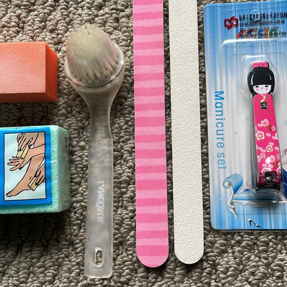 Bath & Body Bundle - Nail Filers, Geisha Nail Clippers & Patches, Pumice Sponge - Picture 4 of 6